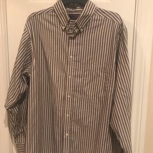 Roundtree and yorke button down sirt